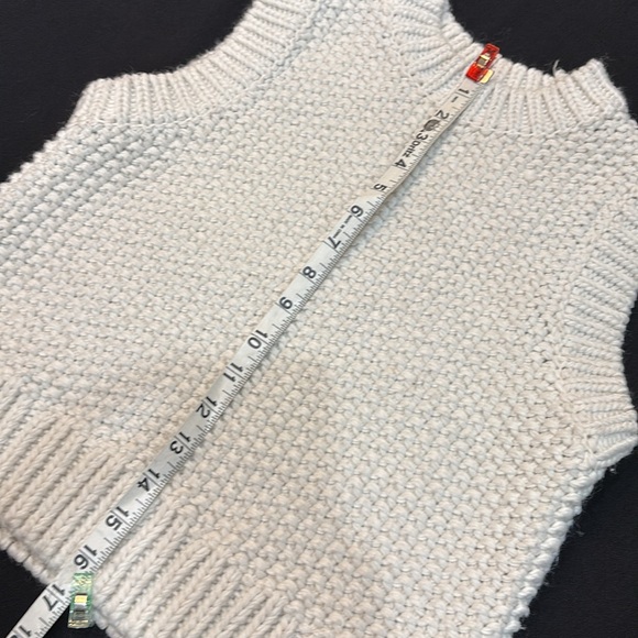 H&M Off-White Chunky Knit Sweater Vest - Picture 6 of 8